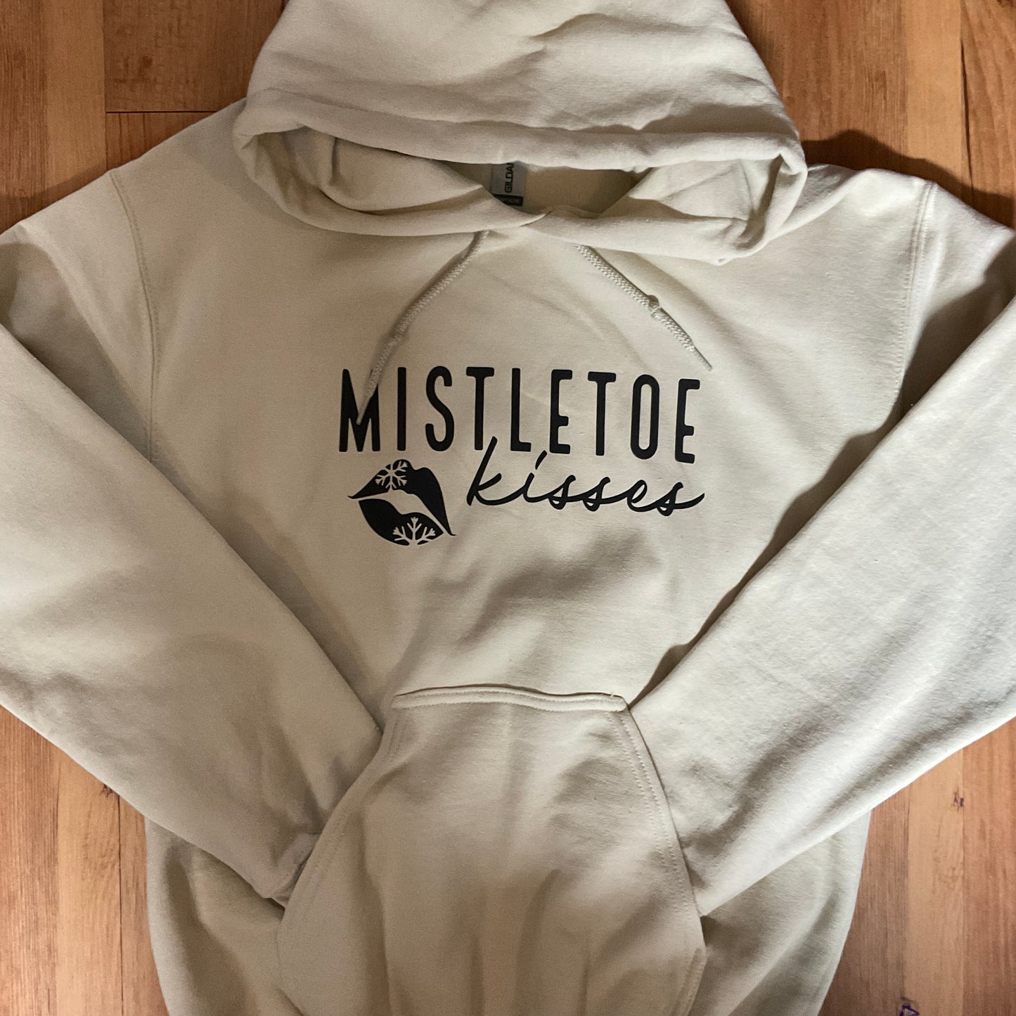 MistleToe Kisses